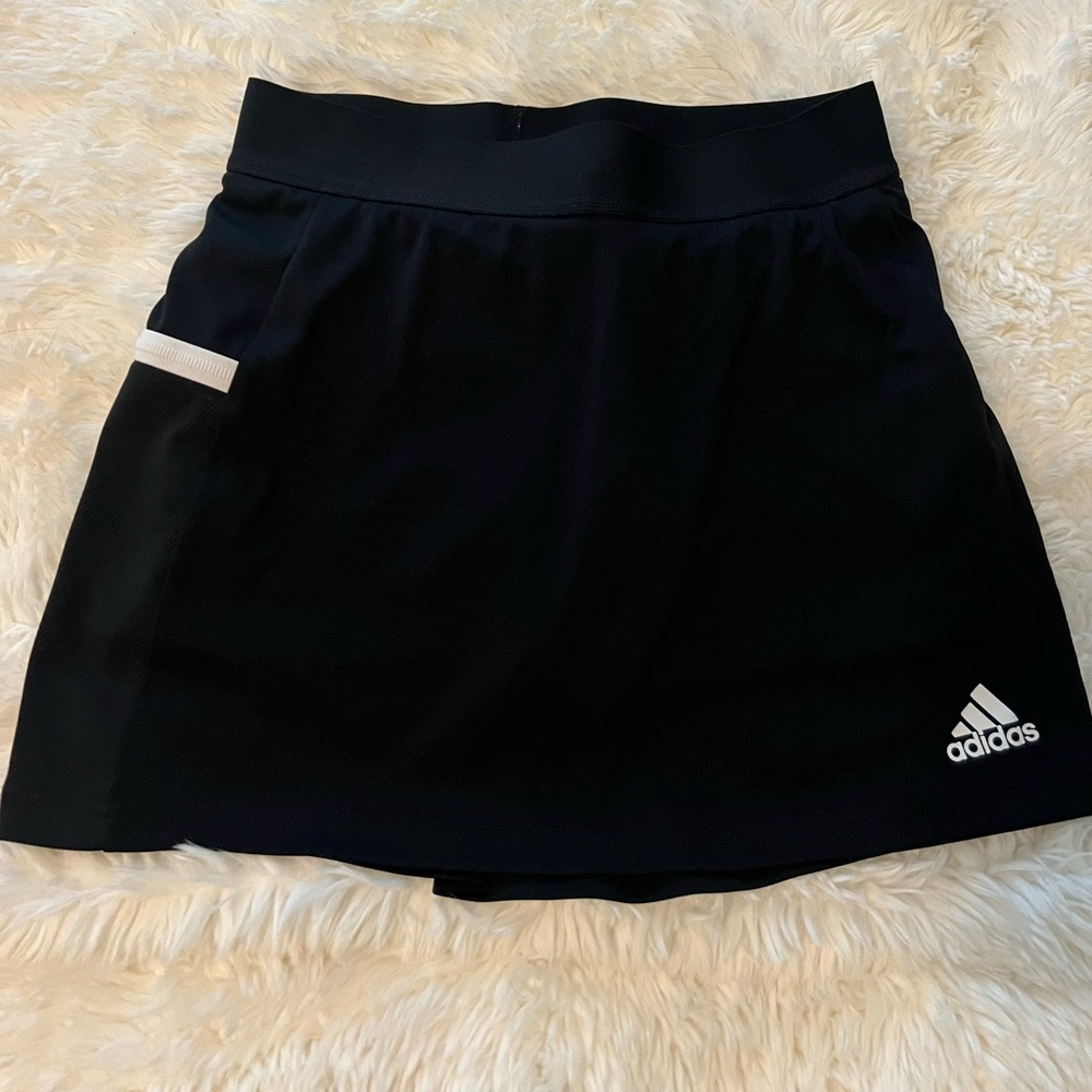 Tennis skirt with shorts built in